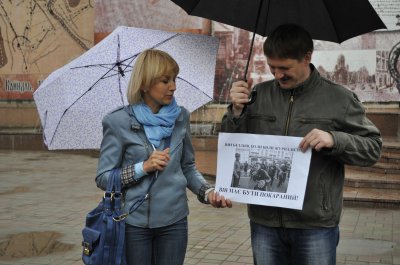 Чернівецькі журналісти на спинах одне одного писали листи Пшонці й Захарченку