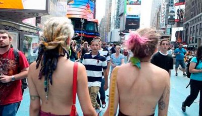 Жінкам дозволили гуляти Нью-Йорком топлес