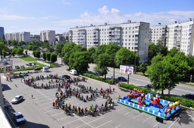 У Чернівцях сформували рекордний живий велосипед