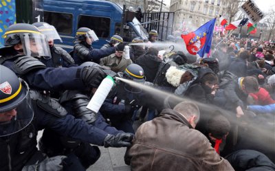 Тисячі людей протестують у Парижі проти гей-шлюбів