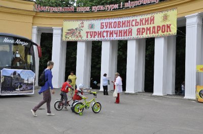 У Чернівцях відкрили туристичний сезон