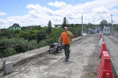 Міст в Атаках обіцяють відкрити у серпні