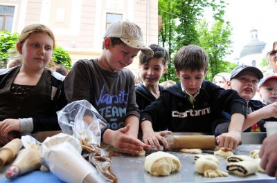 У Чернівцях діти самі ліпили пиріжки