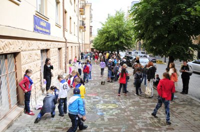 Діти малювали на асфальті в центрі Чернівців