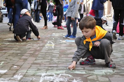 Діти малювали на асфальті в центрі Чернівців