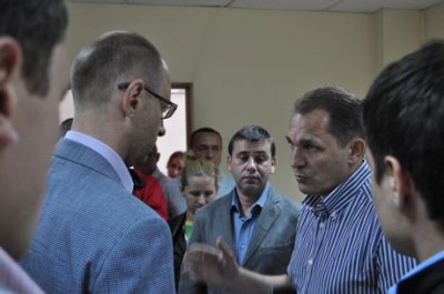 Яценюк приїхав на вибори мера у Васильків