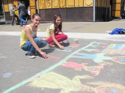 Діти малювали на асфальті свої мрії