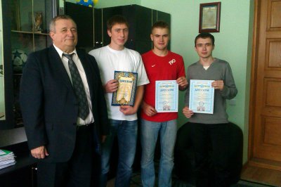 Чернівецькі студенти-фізики перемогли в конкурсі серед класичних університетів України Чернівецькі студенти-фізики перемогли в конкурсі серед класичних університетів України