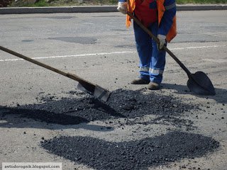 У Задубрівці нарешті ремонтують дорогу