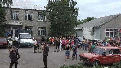 На Миколаївщині натовп вимагав покарати міліціонера-гвалтівника