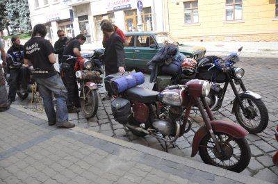 «Дороги жахливі, зате люди - європейські», - байкери з Чехії про Буковину