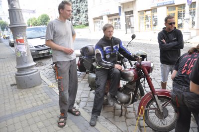 «Дороги жахливі, зате люди - європейські», - байкери з Чехії про Буковину