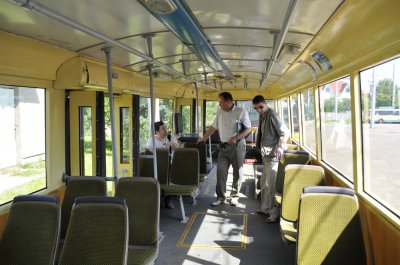 У тролейбусному депо зі старих тролейбусів роблять нові