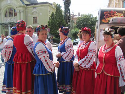 "Лісапетному батальйону" в Чернівцях кричали: "Їдьте на Євробачення!"