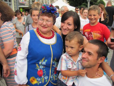 "Лісапетному батальйону" в Чернівцях кричали: "Їдьте на Євробачення!"