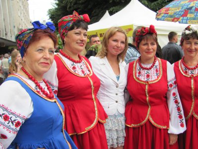 "Лісапетному батальйону" в Чернівцях кричали: "Їдьте на Євробачення!"