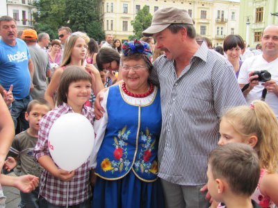 "Лісапетному батальйону" в Чернівцях кричали: "Їдьте на Євробачення!"