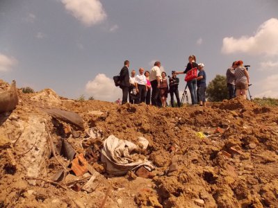 Чернівецький парк засипають відходами з будівництва законно