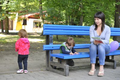 У парку в Чернівцях відкрили читальню під відкритим небом