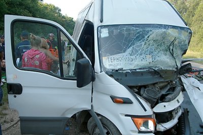 На Тернопільщині рейсовий автобус зіштовхнувся з іномаркою. 1 особа загинула, 10 госпіталізовано