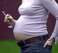 В Естонії пропонують саджати жінок, які палили під час вагітності