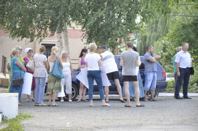 У Кам’яній люди пікетували сільраду через мобільну вишку