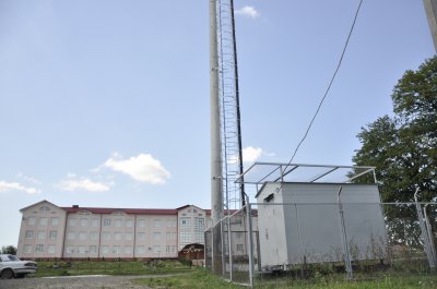 У Кам’яній люди пікетували сільраду через мобільну вишку