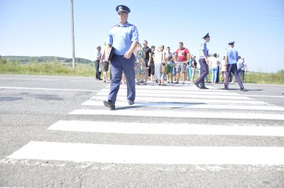 Влада пообіцяла відремонтувати міст у Грушівці - обурені селяни розійшлися