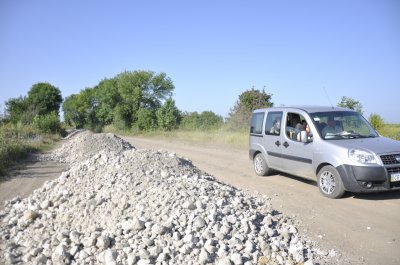 Дороги на Буковині вже ремонтують аграрії