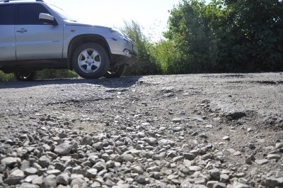 Дороги на Буковині вже ремонтують аграрії