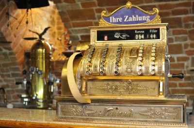 У Чернівцях у кав’ярні-музеї — старий патефон та австрійські тортики