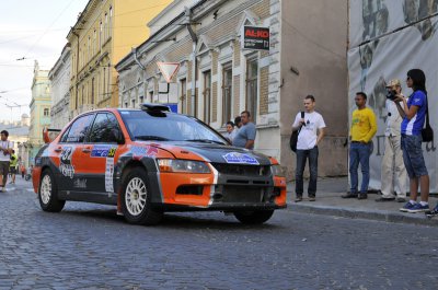 Видовищне Александров-ралі стартувало в Чернівцях