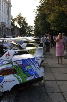 Видовищне Александров-ралі стартувало в Чернівцях