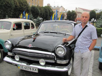 На виставці ретро машин у Чернівцях – «Чайка», на якій їздив Гагарін