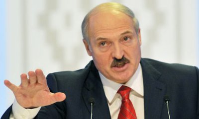 Лукашенко хоче збирати додаткові 100 доларів за ввезені білорусами товари