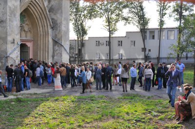 На читання в костьол приходили цілими родинами