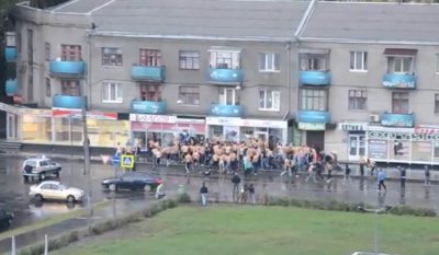 Перед матчем "Металіст" - "Динамо" фанати влаштували масову бійку (відео)