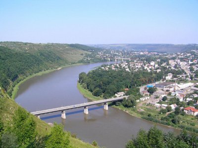 Міст у Звенячині відремонтують за два місяці