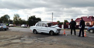 На Буковині водій "Форда" вчинив ДТП з потерпілими і втік