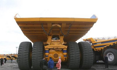 БелАЗ представив найбільший у світі самоскид (відео)