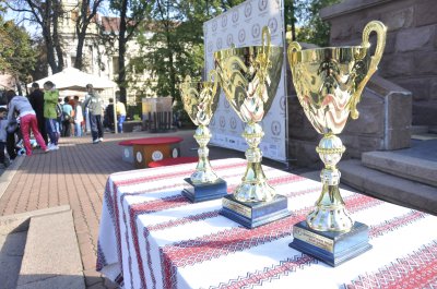 У Чернівцях сотні людей позмагалися в бігу з Іваном Гешком