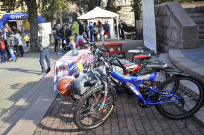 У Чернівцях сотні людей позмагалися в бігу з Іваном Гешком