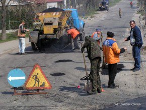 У буковинському селі на ремонт дороги зібрали 100 тисяч У буковинському селі на ремонт дороги зібрали 100 тисяч
