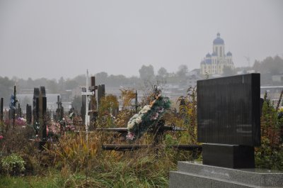 Вандали зруйнували пам'ятники у Чернівцях на кладовищі