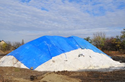 Чернівцям на зиму закупили вже десять вагонів солі