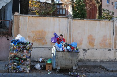 Чернівці потопають в осінньому смітті