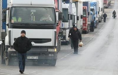 Черга з вантажівок утворилася на українсько-білоруському кордоні