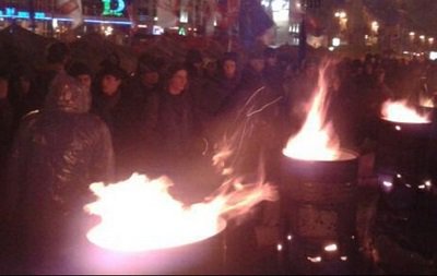 Євромайдан засипало снігом