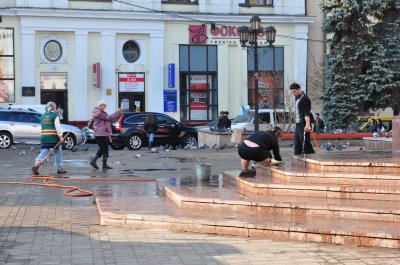 До Буковинського віча миють Центральну площу