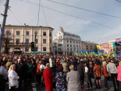 Тисячі буковинців зібралися на Центральній площі